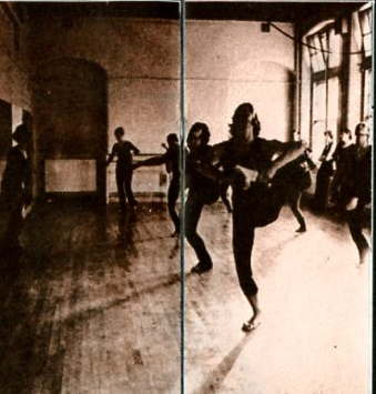 Image of dancers in contemporary dance class